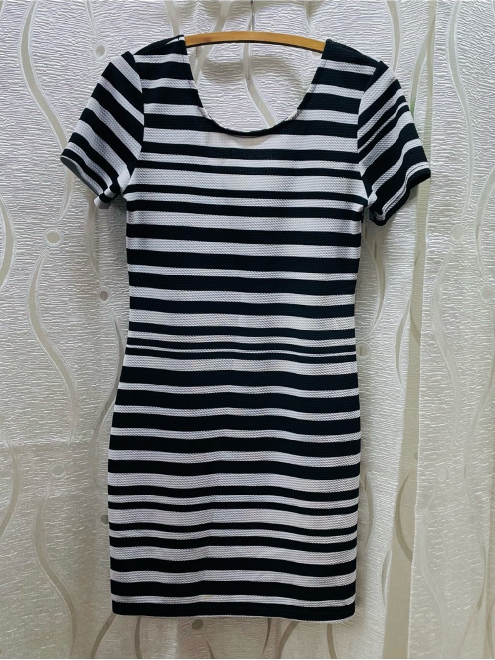Sandra & Tiffany Striped Bodycon Dress Womens Medium Black White Excellent‎ Mini